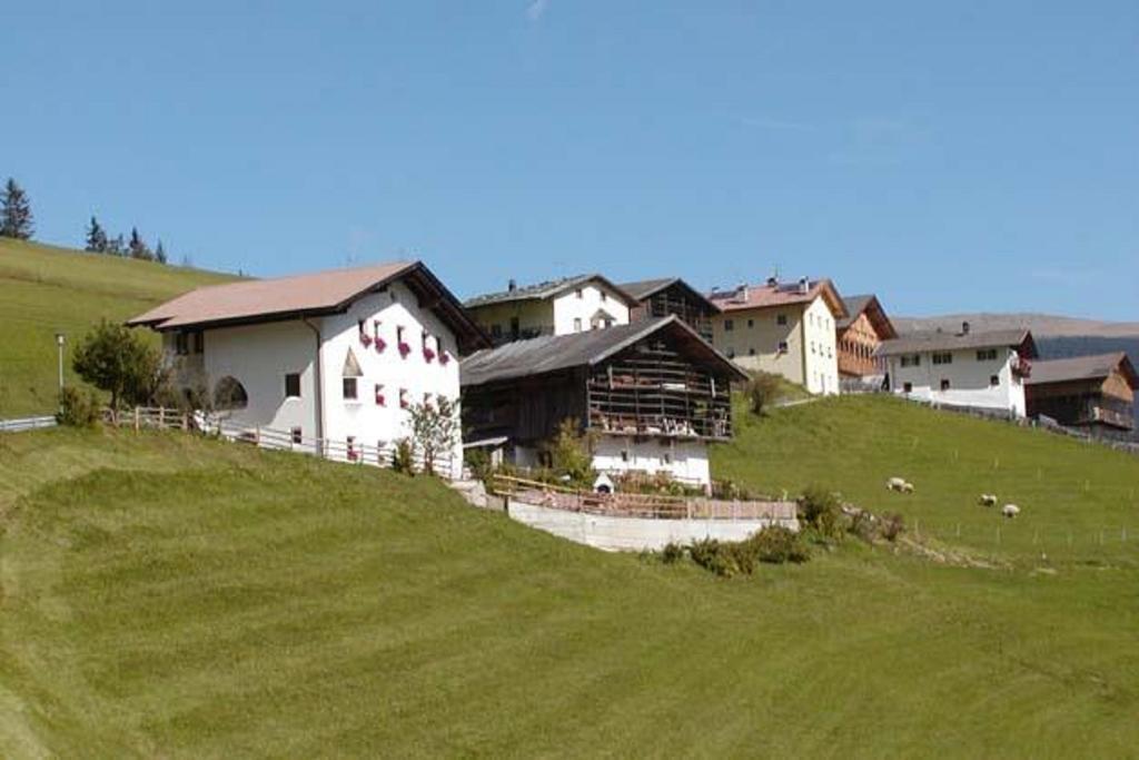 Agriturismo Apartments Tuene Ортизей Екстериор снимка